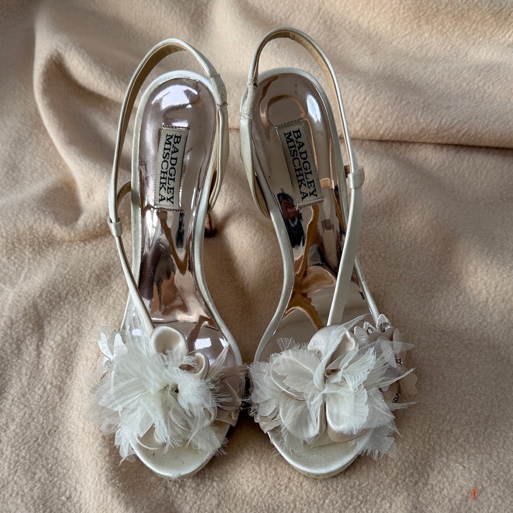 Badgley Mischka Women’s Ivory Floral Slingback Heels, size 8